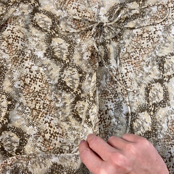 STACCATO Animal Print V-Neck Faux Wrap Front Animal Print Long Sleeve Blouse - Picture 9 of 14